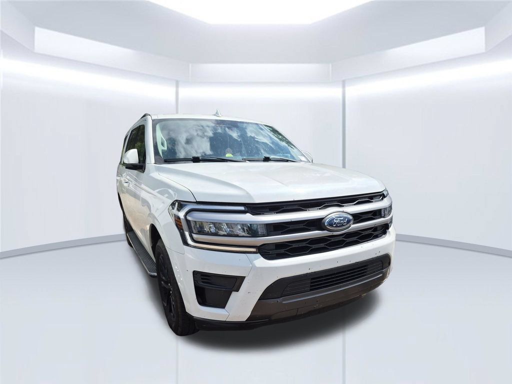 Used 2022 Ford Expedition XLT RWD image 3