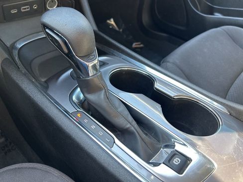 Used 2022 Chevrolet Malibu LT image 34