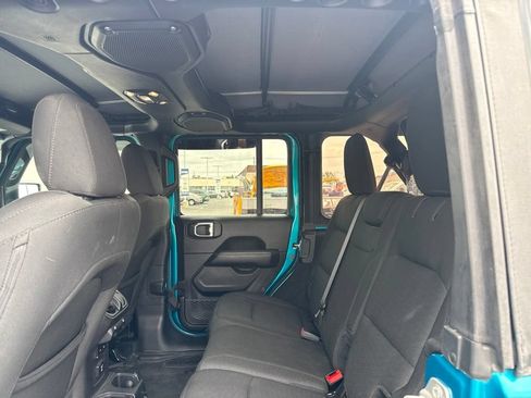 Used 2019 Jeep Wrangler Unlimited Sahara w/ LED Lighting Group AWD/4WD image 8