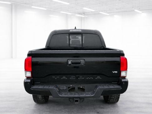 Used 2016 Toyota Tacoma TRD Sport w/ Premium & Technology Package AWD/4WD image 7