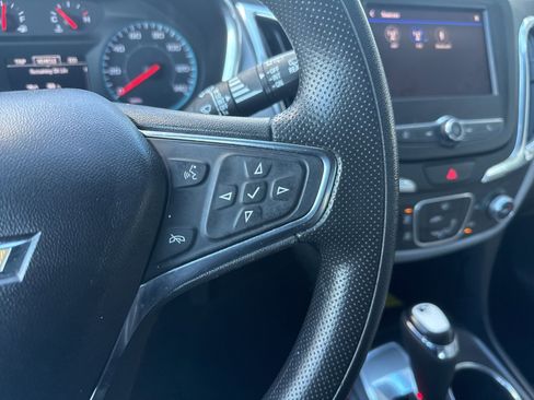 Used 2020 Chevrolet Equinox LS image 31