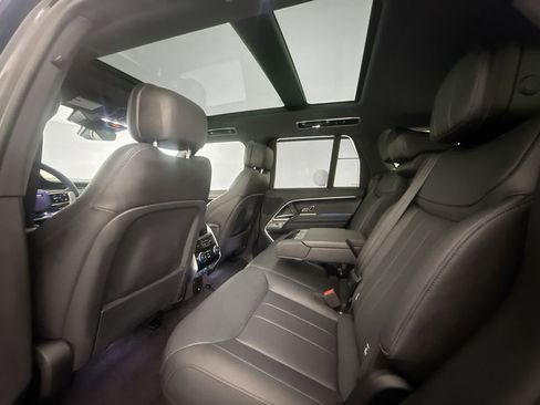 Used 2025 Land Rover Range Rover SE image 24