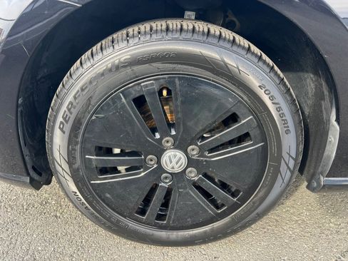 Used 2019 Volkswagen e-Golf SE image 49