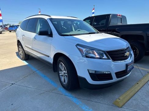 Used 2017 Chevrolet Traverse LS FWD image 18