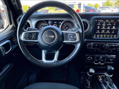 Used 2022 Jeep Wrangler Unlimited Sahara AWD/4WD image 5