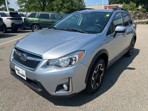 Used 2017 Subaru Crosstrek 2.0i Limited w/ Popular Package #2 AWD/4WD image 3