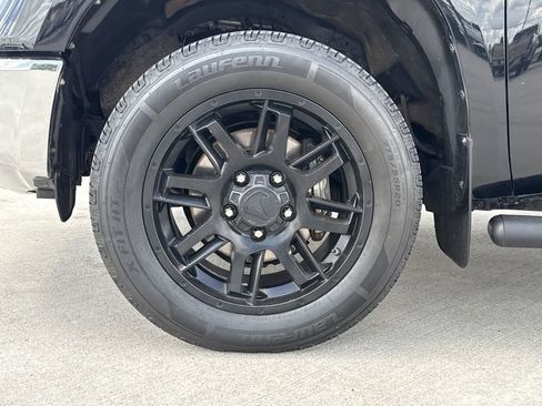 Used 2021 Toyota Tundra SR5 w/ SR5 Leather Package AWD/4WD image 9
