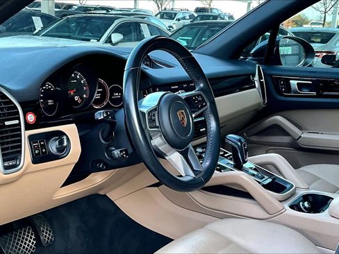 Used 2020 Porsche Cayenne image 17