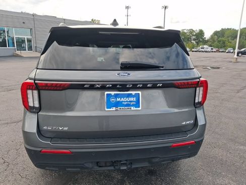 Used 2025 Ford Explorer Active AWD/4WD image 4