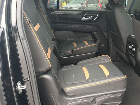 Used 2024 GMC Yukon XL AT4 w/ AT4 Premium Plus Package AWD/4WD image 19