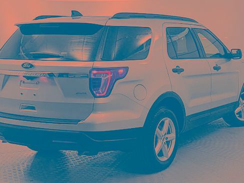 Certified 2018 Ford Explorer Base image 3