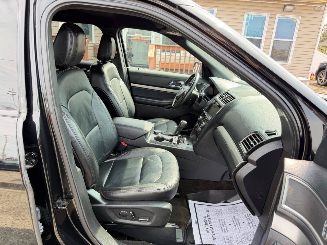 Used 2018 Ford Explorer XLT w/ Equipment Group 202A AWD/4WD image 46