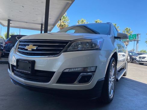 Used 2015 Chevrolet Traverse LT w/ Style and Technology Package FWD image 4