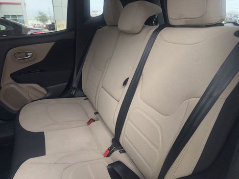 Used 2020 Jeep Renegade Latitude w/ Popular Equipment Group image 13