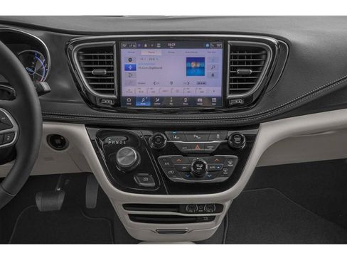 Used 2024 Chrysler Pacifica Premium image 7