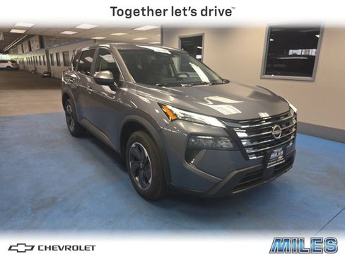 Used 2025 Nissan Rogue SV AWD/4WD image 1