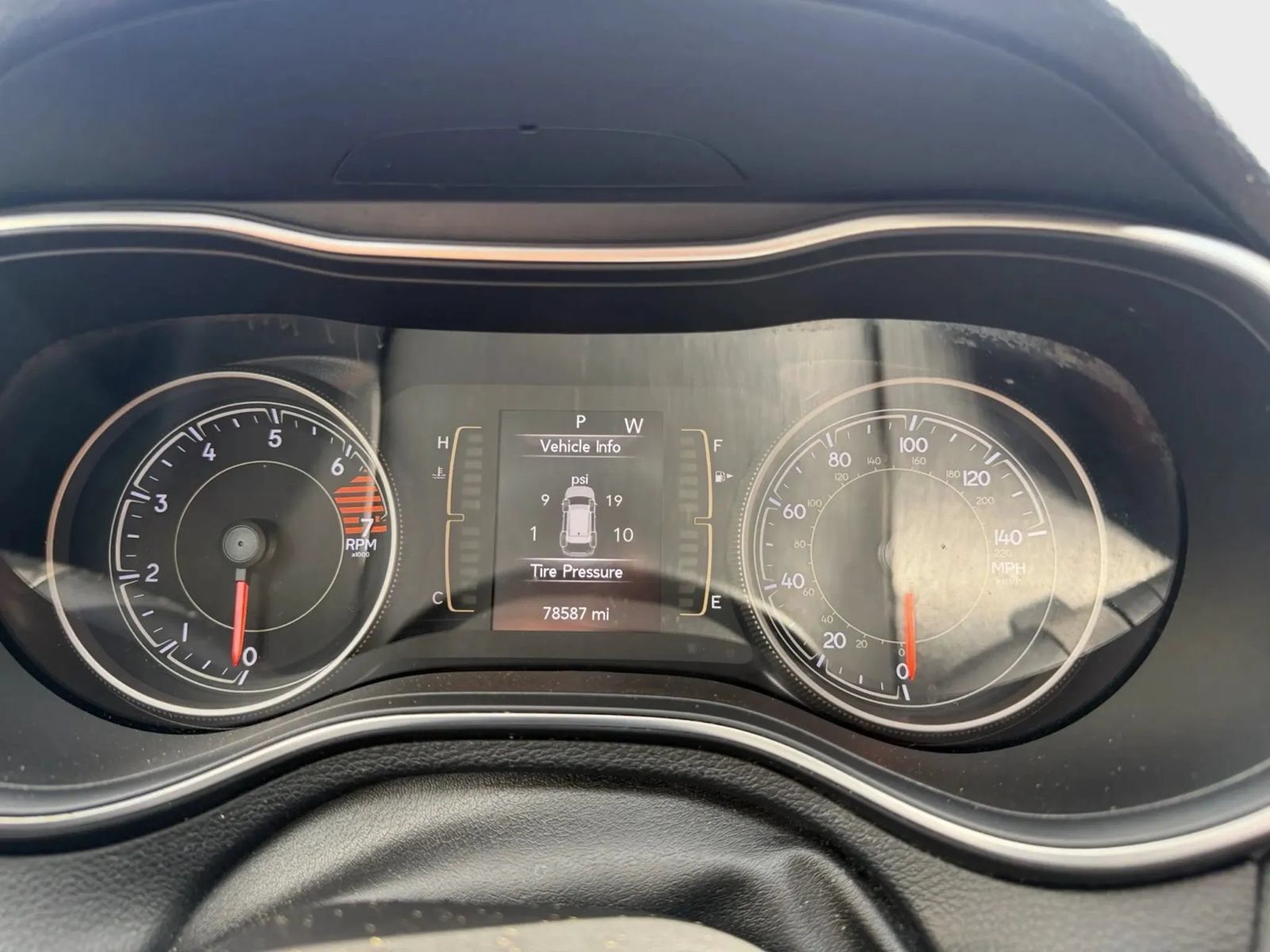 Used 2019 Jeep Cherokee Latitude w/ Popular Appearance Group AWD/4WD image 10