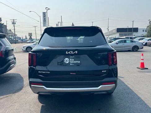 Certified 2025 Kia Sorento S AWD/4WD image 8