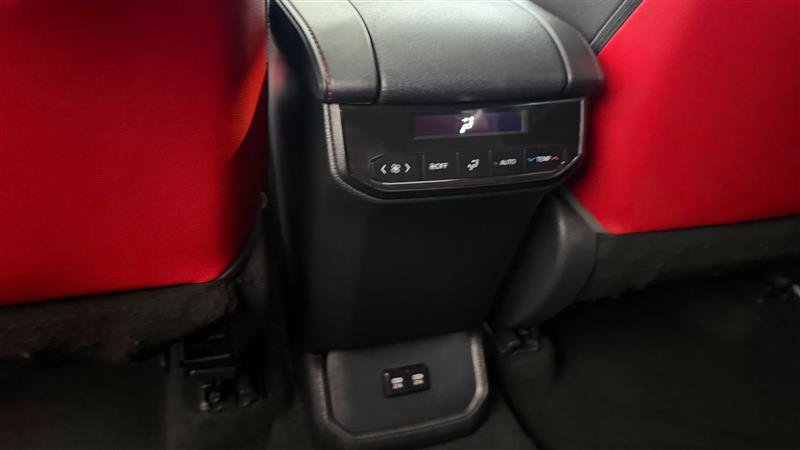 Used 2021 Toyota Highlander XSE AWD/4WD image 18