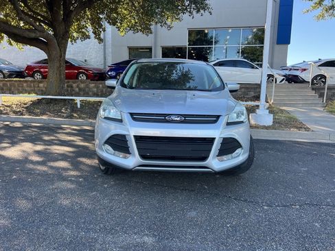 Used 2016 Ford Escape SE image 2