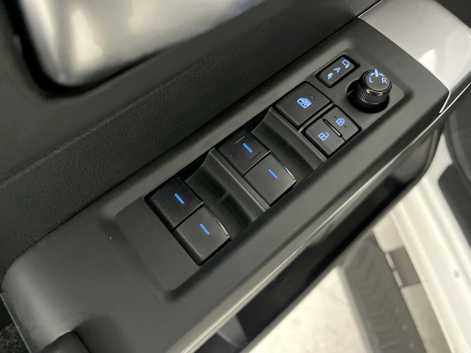 Used 2022 Toyota Tundra Platinum AWD/4WD image 21