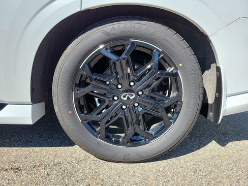 Certified 2026 INFINITI QX80 4WD w/ Sport Exterior Package image 10