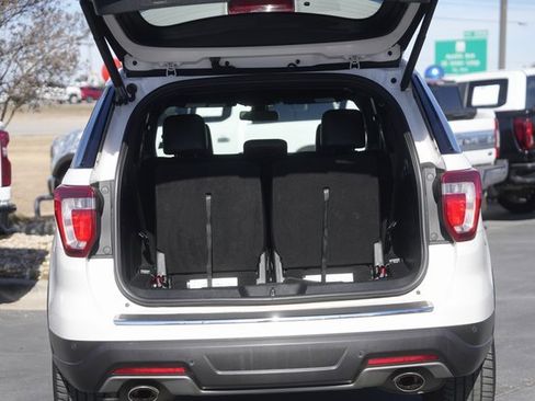 Certified 2018 Ford Explorer XLT w/ Equipment Group 202A image 33