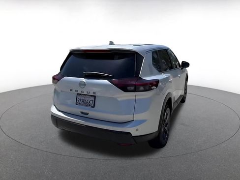Used 2025 Nissan Rogue SV FWD image 15