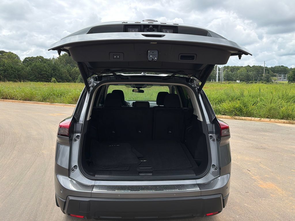 Used 2026 Nissan Rogue SV FWD image 18