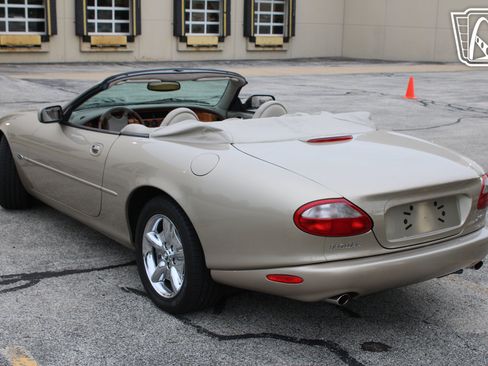Used 1999 Jaguar XK8 Convertible RWD image 4