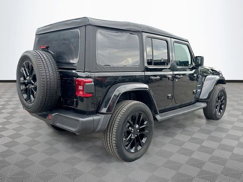 Used 2023 Jeep Wrangler Unlimited Sahara w/ Cold Weather Group AWD/4WD image 6