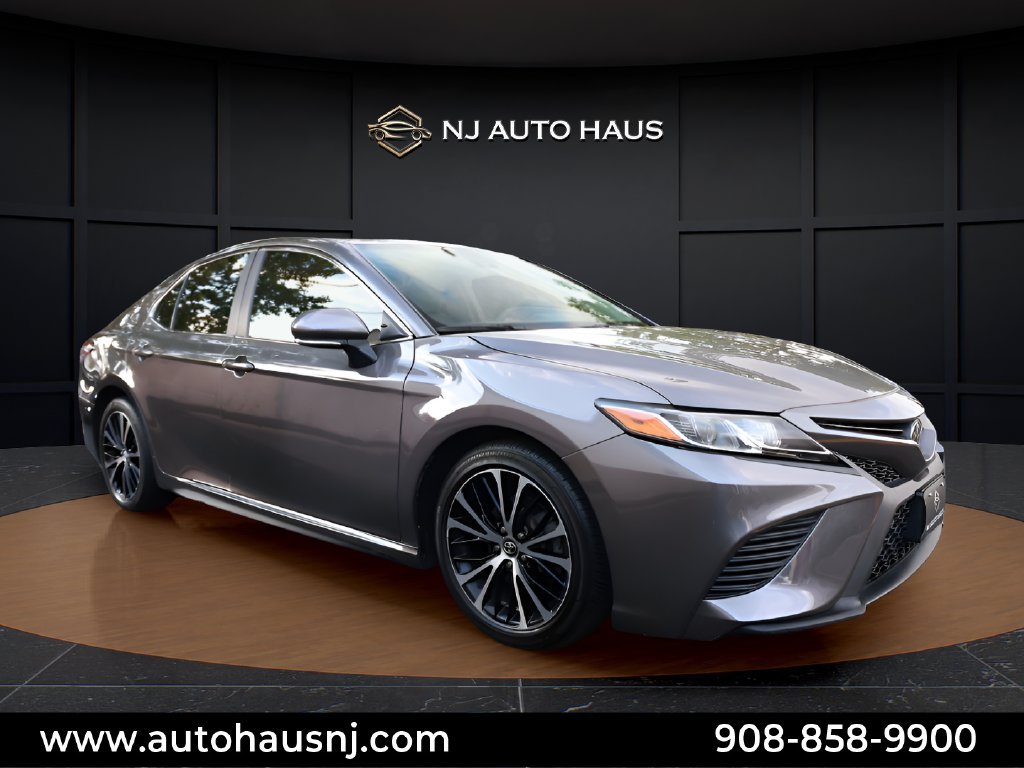 Used 2020 Toyota Camry SE w/ Convenience Package FWD image 1