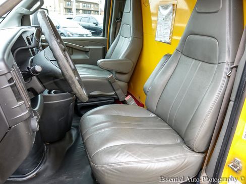Used 2021 GMC Savana 3500 Extended w/ Power Convenience Package RWD image 11