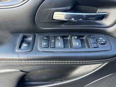 Used 2018 Dodge Grand Caravan SE image 22