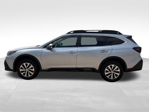 Used 2022 Subaru Outback Premium AWD/4WD image 3