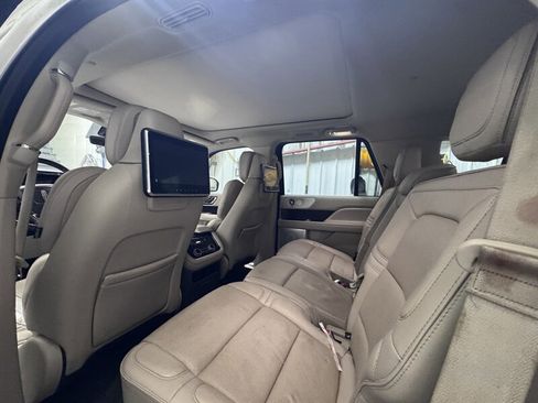 Used 2018 Lincoln Navigator Reserve w/ Technology Package image 14