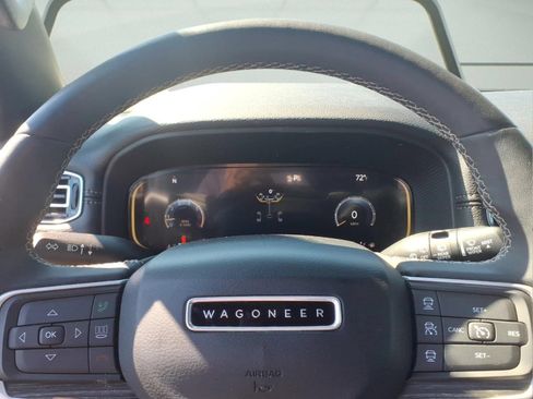 Used 2022 Jeep Wagoneer Series II AWD/4WD image 16