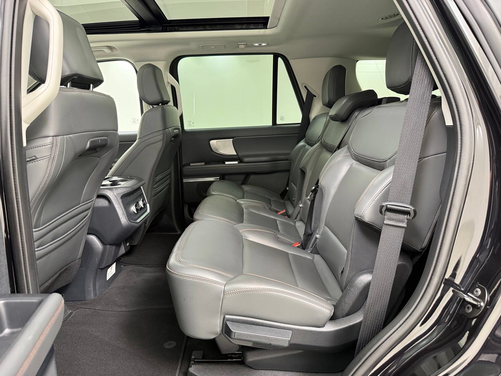 Used 2025 Ford Expedition Active AWD/4WD image 24
