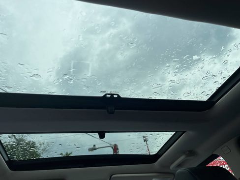 Used 2013 Land Rover LR2 HSE w/ HSE Pkg image 12