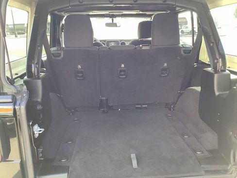 Used 2018 Jeep Wrangler Unlimited Sport S image 29