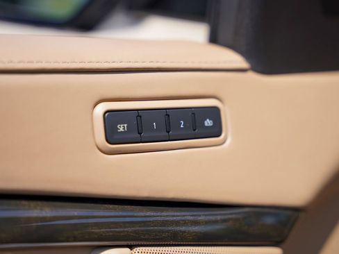 Used 2020 Cadillac Escalade Platinum AWD/4WD image 31