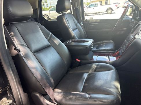 Used 2014 Cadillac Escalade Luxury AWD/4WD image 22