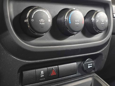 Used 2017 Jeep Patriot Sport w/ Power Value Group AWD/4WD image 29