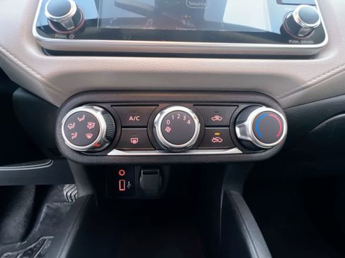 Used 2021 Nissan Versa SV FWD image 19
