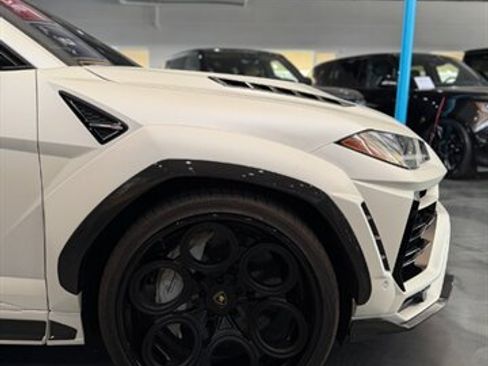 Used 2019 Lamborghini Urus AWD/4WD image 6
