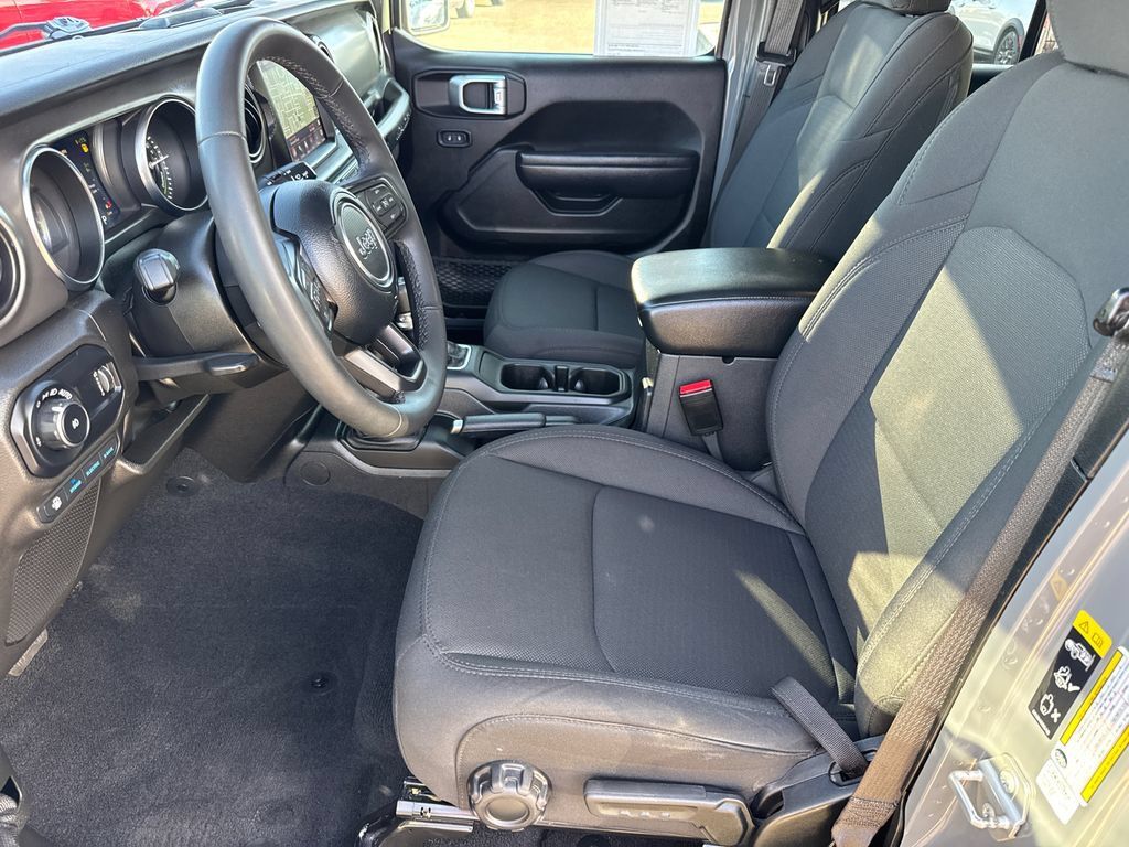 Certified 2023 Jeep Wrangler Unlimited w/ Sun & Screen Package AWD/4WD image 26