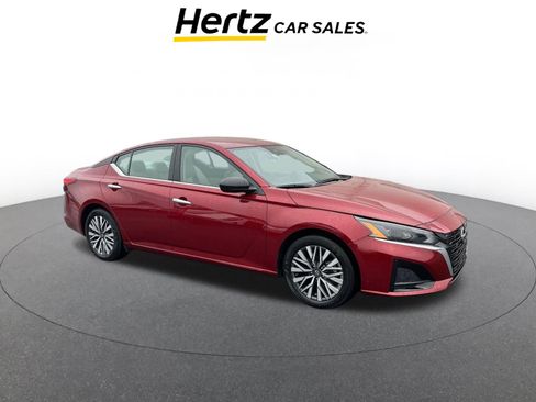 Used 2025 Nissan Altima 2.5 SV image 1