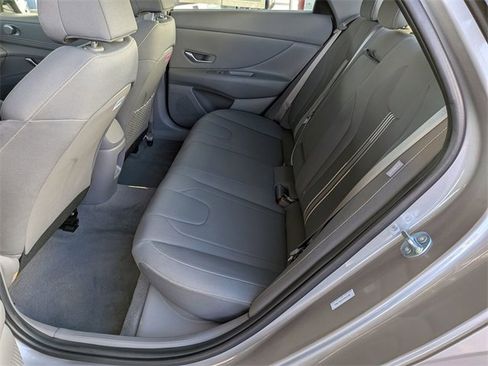 Used 2025 Hyundai Elantra SEL image 30