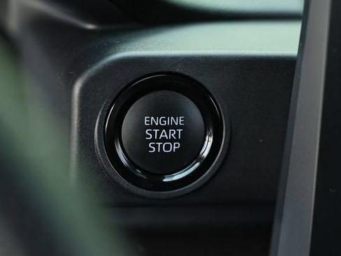 Used 2025 Toyota Tacoma SR5 AWD/4WD image 34