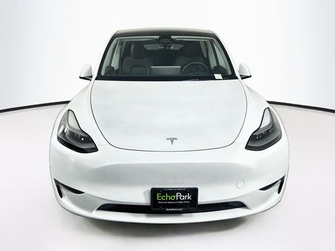 Used 2024 Tesla Model Y Long Range AWD/4WD image 2